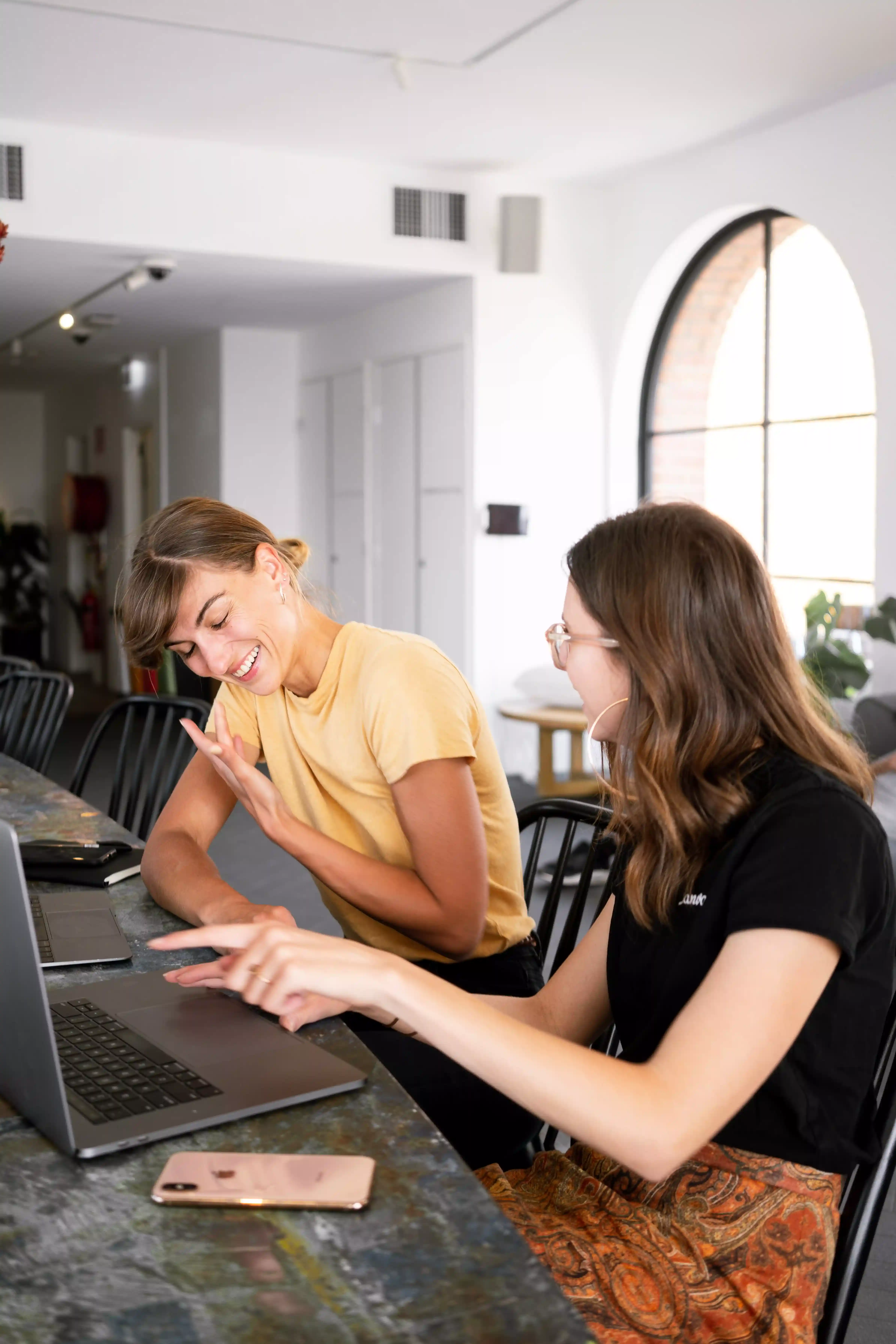 Foto van vrouwen in gesprek